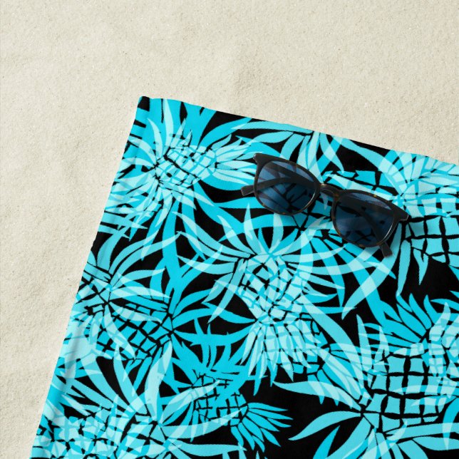 Serviette De Plage Camo d'ananas Hawaiian Tropical - noir et turq (En situation)