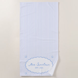 Serviette De Plage Coastal Chic Personnalisé Lune de miel bleu Mme.