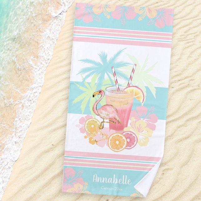 Serviette De Plage Cocktail tropical et Flamant rose Nom du monogramm (Tropical Cocktail and Flamingo Monogram Name Beach Towel)