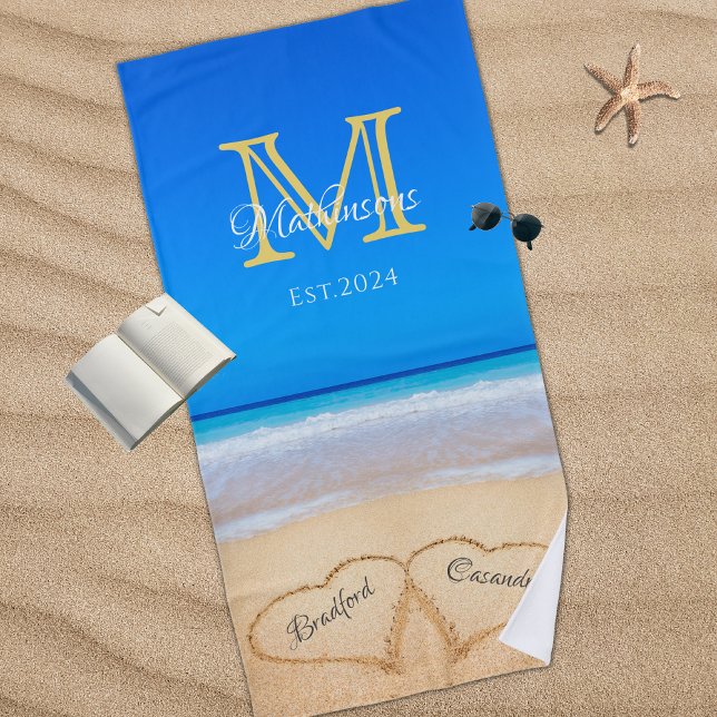 Serviette De Plage Coeurs mariages dans Sand Famille Monogram Beach T (Créateur téléchargé)