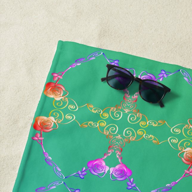 Serviette De Plage Coeurs Roses folkloriques Monogram Apricot Serviet (En situation)