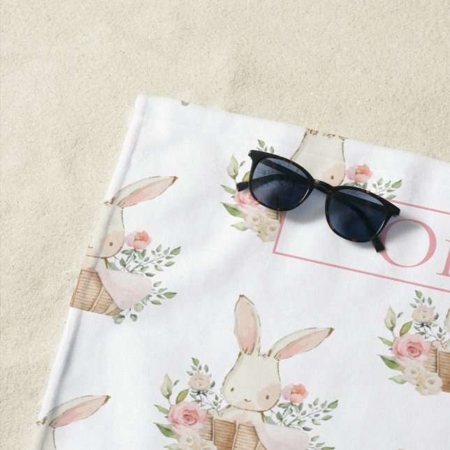 Serviette De Plage Cute lapin lapin personnalisé Floral (En situation)