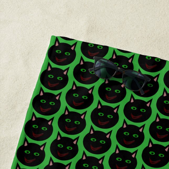 Serviette de plage de chats noirs d'Halloween (En situation)