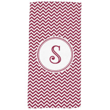 Serviette de plage décorée d'un monogramme de