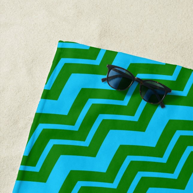 Serviette De Plage Dessin chevron zigzag bleu vert  (En situation)