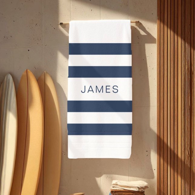 Serviette De Plage Elégante Motif Moderne Bleu Et Blancs Nom (Modern Elegant Blue And White Stripes Pattern Name Beach Towel)