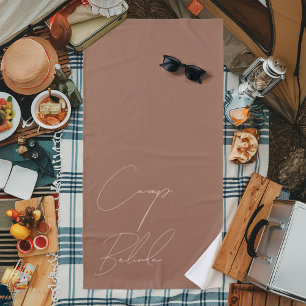 Serviette De Plage Épouse de camp Mocha Mousse personnalisable