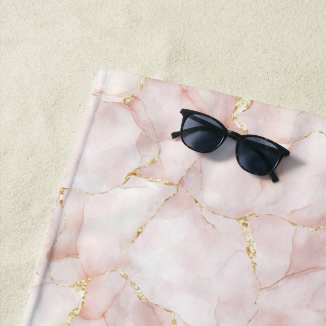 Serviette De Plage Gold Blush Pink Rose Petals Floral   (En situation)