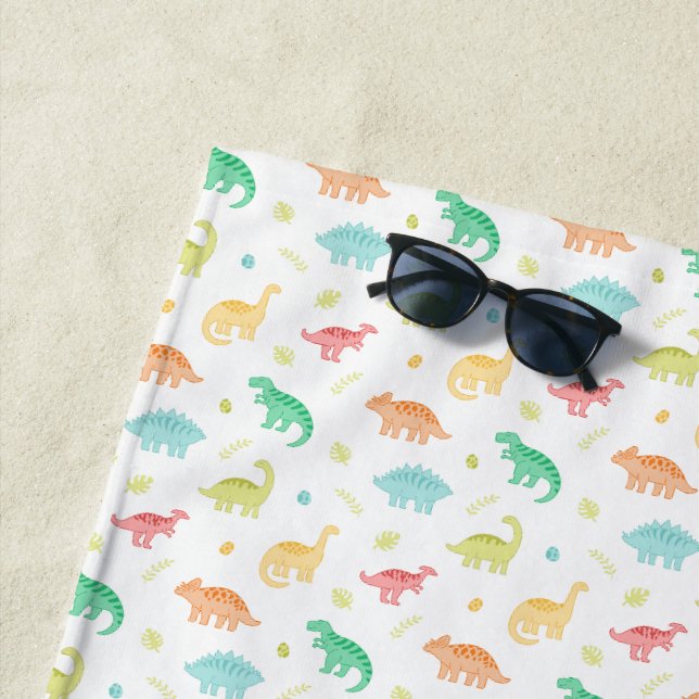 Serviette De Plage Green Blue Dinosaur Motif Nom personnalisé (En situation)