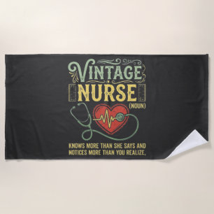 Serviette De Plage Infirmière vintage sait plus qu'elle ne dit