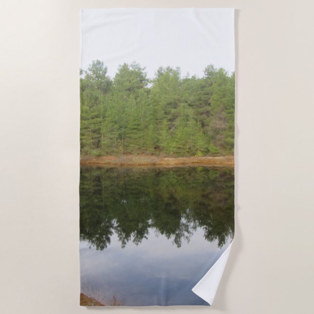 Serviette De Plage Lac de réflexion des pins (Devant)