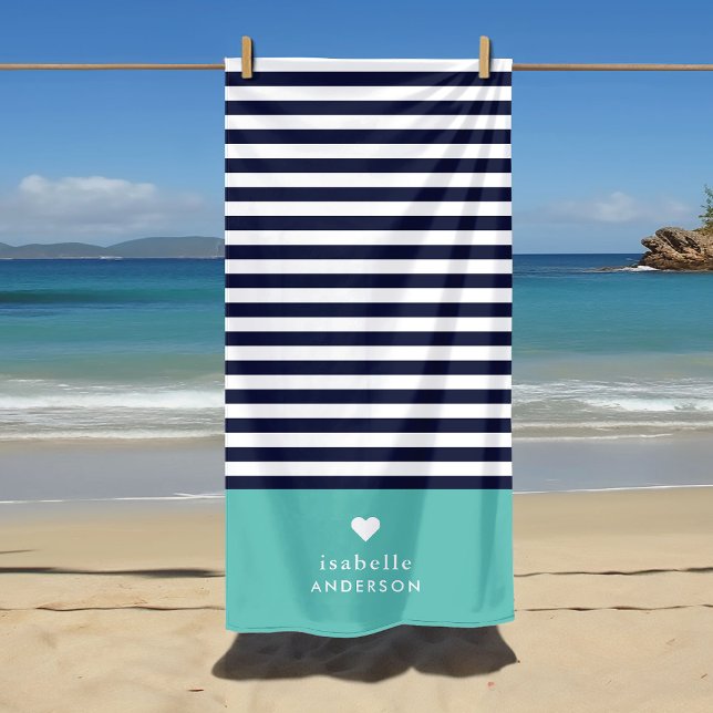 Serviette De Plage Marine Bleu et Aqua Chic Stripes Coeur Monogramme (Créateur téléchargé)