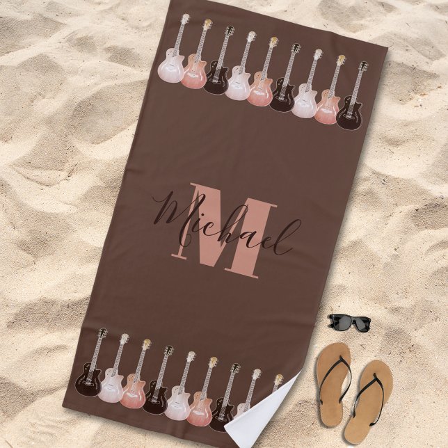 Serviette De Plage Monogramme guitare motif rustique brun (Rustic Guitar pattern custom monogram brown beach towel)