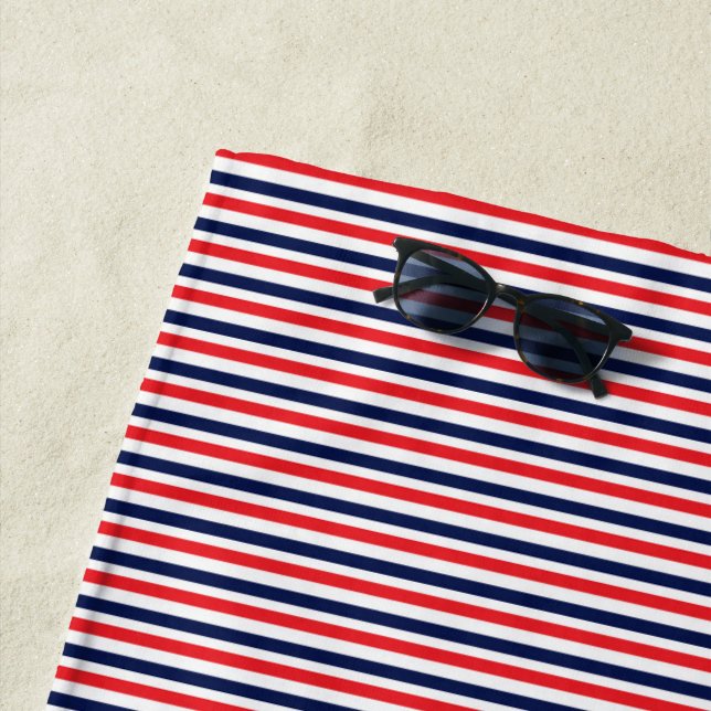 Serviette De Plage Motif à rayures rouge, bleu et blanc (En situation)