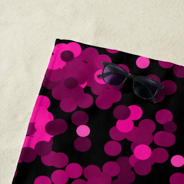 Serviette De Plage Motif de confetti à pois rose et bordeaux (En situation)