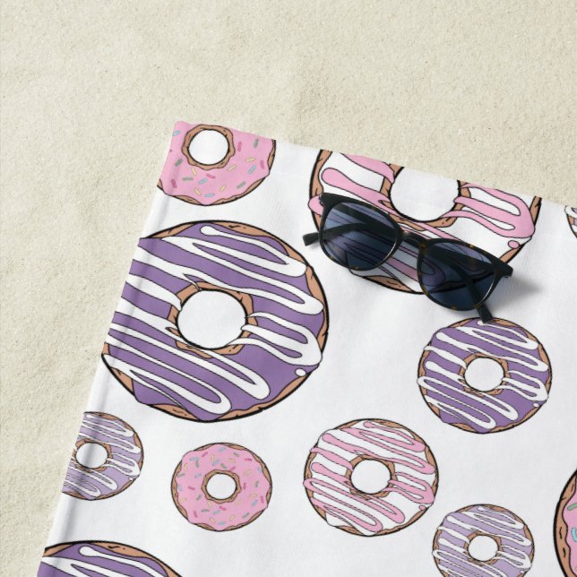 Serviette De Plage Motif De Donuts, Donuts Roses, Donuts Violets (En situation)