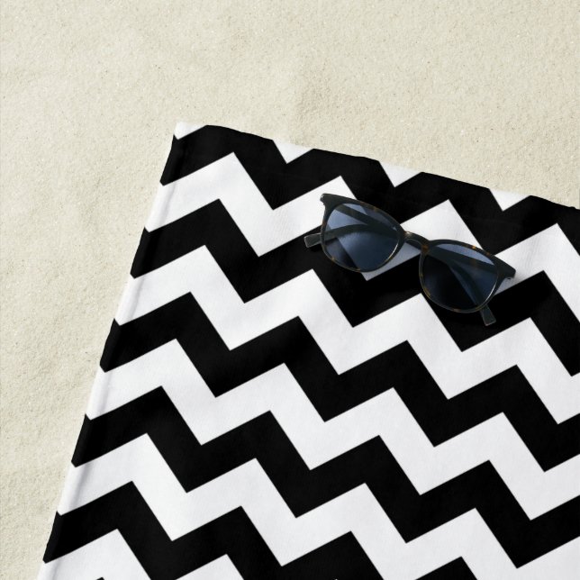 Serviette De Plage Motif Zigzag noir et blanc, Motif Chevron (En situation)