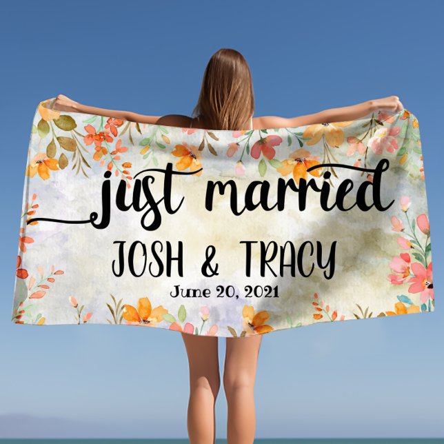 Serviette De Plage Noms Personnalisés Nouvellement Mariés (Watercolor Floral Personalized Names Just Married Beach Towel)