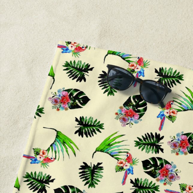 Serviette De Plage Perroquets tropicaux et motifs floraux (En situation)