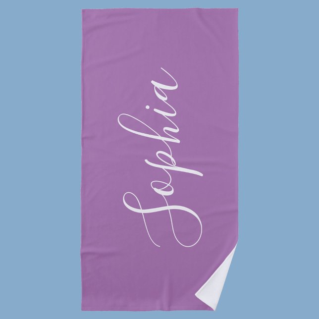 Serviette De Plage Personnaliser le nom blanc Script vertical, Lavand (Créateur téléchargé)