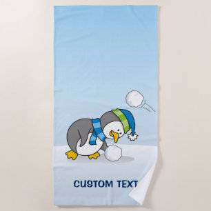 Serviette De Plage Petit manchot obtenant une boule de neige