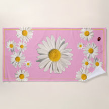 Serviette de plage pleine de pâquerettes.