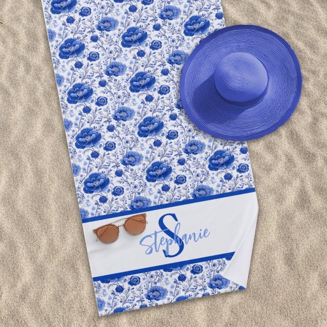 Serviette De Plage Rococo Blue Floral Elegance Nom du monogramme (Créateur téléchargé)