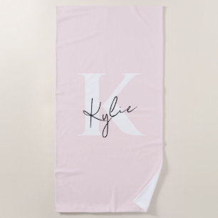 Serviette De Plage Rose Blush moderne Nom du monogramme personnalisé 