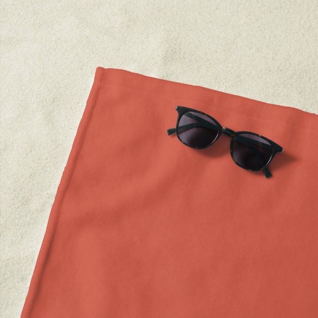 Serviette De Plage Rouge Damask Uni  (En situation)
