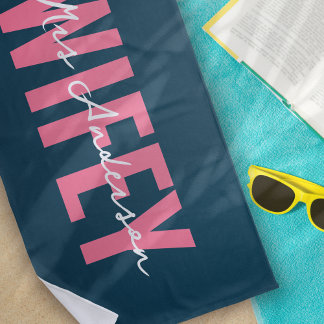 Serviette De Plage Script de monogramme rose bleu vif