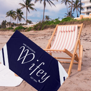 Serviette De Plage Script Wifey moderne Marine et rayures blanches