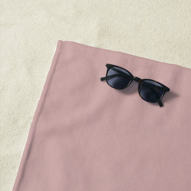 Serviette De Plage solide rose muet (En situation)