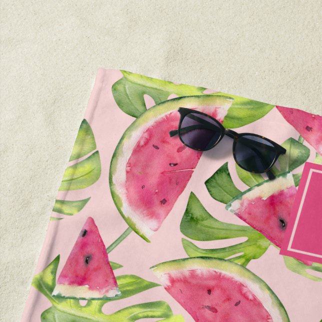 Serviette De Plage Tranches de pastèque à l'aquarelle tropicale monog (En situation)