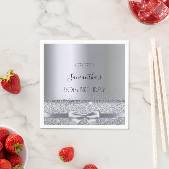 Serviette En Papier 80e anniversaire de fête argent arc élégant (En situation)