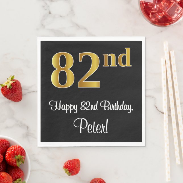 Serviette En Papier 82e anniversaire ~ Elégant Luxueux Faux Gold Look  (En situation)