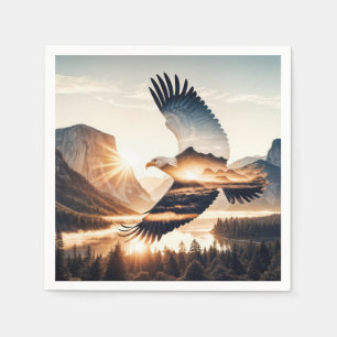 Serviette En Papier Aigle chauve en vol au-dessus d'un lac de montagne