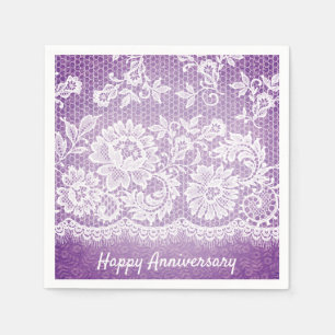 Serviette En Papier Anniversaire De Dentelle Blanche Sur Des Serviette