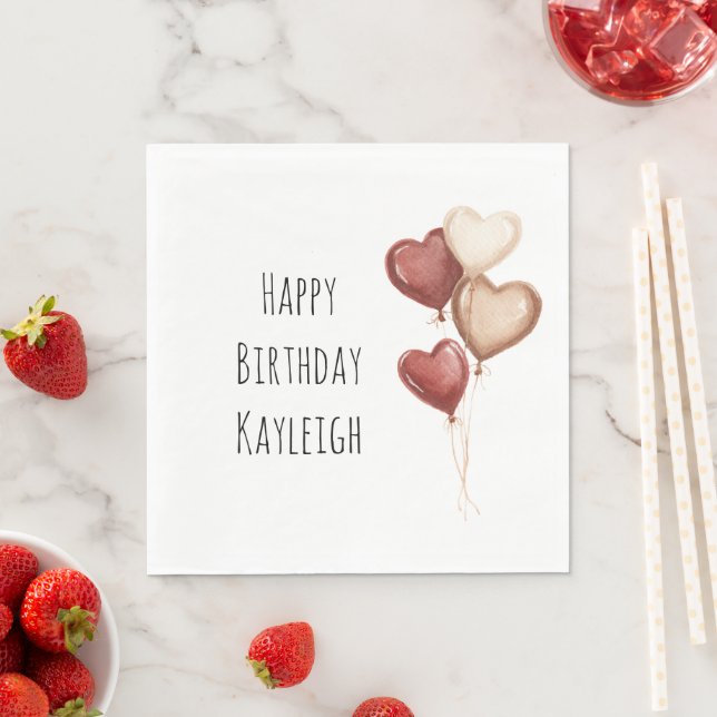 Serviette En Papier Ballons de fête d'anniversaire cœur crème rouge (En situation)
