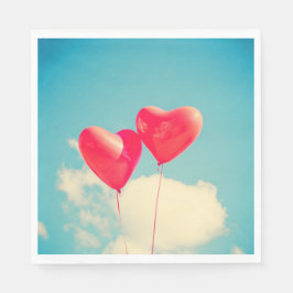 Serviette En Papier Ballons du Coeur Rouge contre ciel nuageux