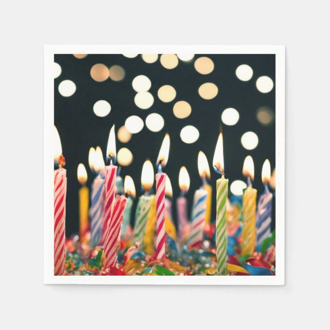 Serviette En Papier Beaucoup de bougies d'anniversaire sur un gâteau (Devant)