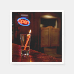 Serviette En Papier Bougie d'anniversaire dans un verre à shot de salo