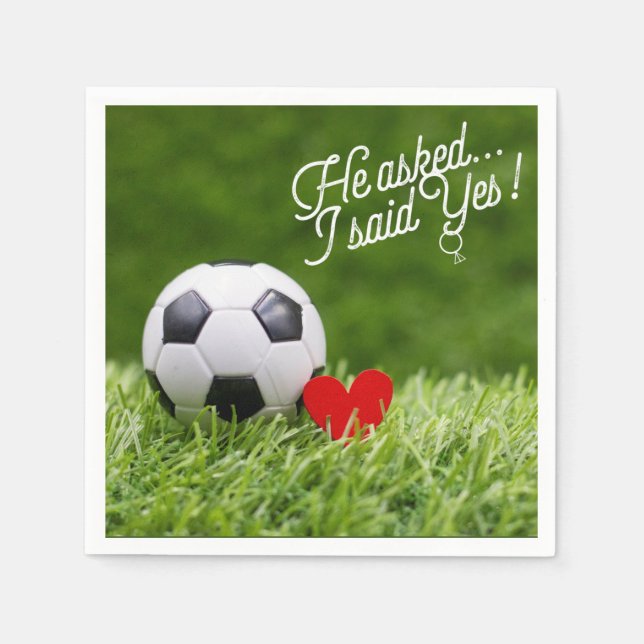 Serviette En Papier Boule de football avec coeur rouge sur la serviett (Devant)