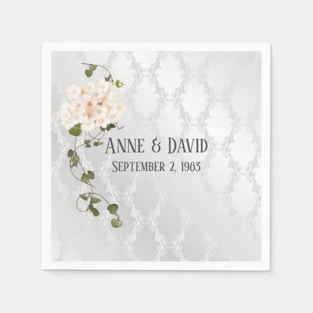 Serviette En Papier Bouquet d'hydrangée nuptiale sur satin blanc (Devant)