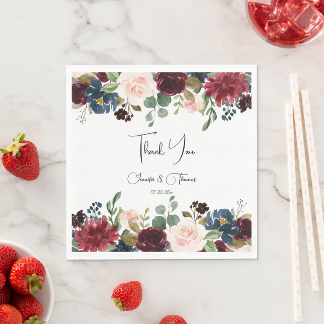 Serviette En Papier Bourgogne et bleu Mariage anglais Fleurs (En situation)