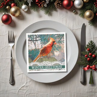 Serviette En Papier Cardinal devant l'arbre à pin hiver