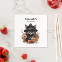 Chat noir mignon dans une sorcière Casquette Anniv