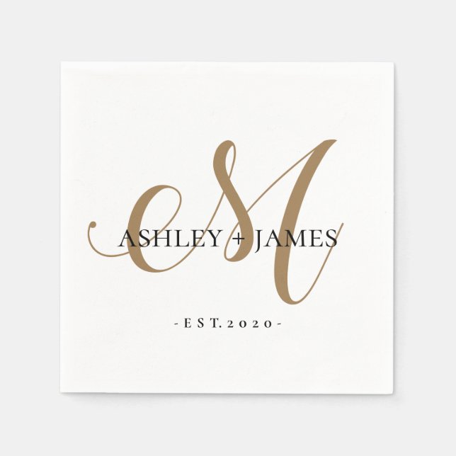 Serviette En Papier Chic Gold M Monogramme Nom du script Mariage Date (Devant)