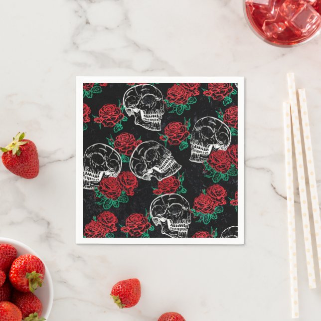 Serviette En Papier Crânes et roses rouges | Grunge gothique moderne (En situation)