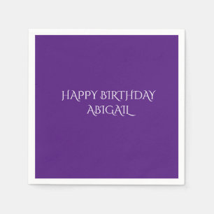 Serviette En Papier Des serviettes d'anniversaire pourpres avec un nom