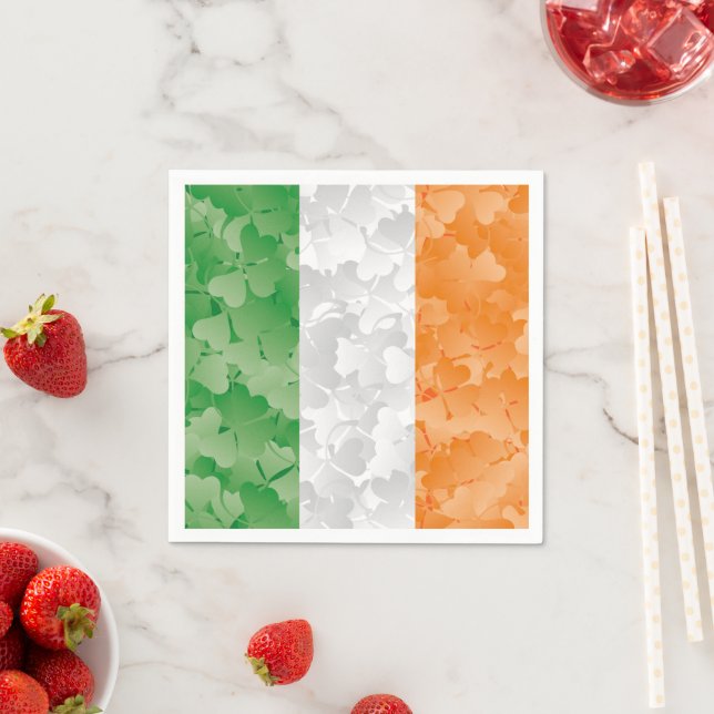 Serviette En Papier Drapeau de l'Irlande avec motif shamrock (En situation)